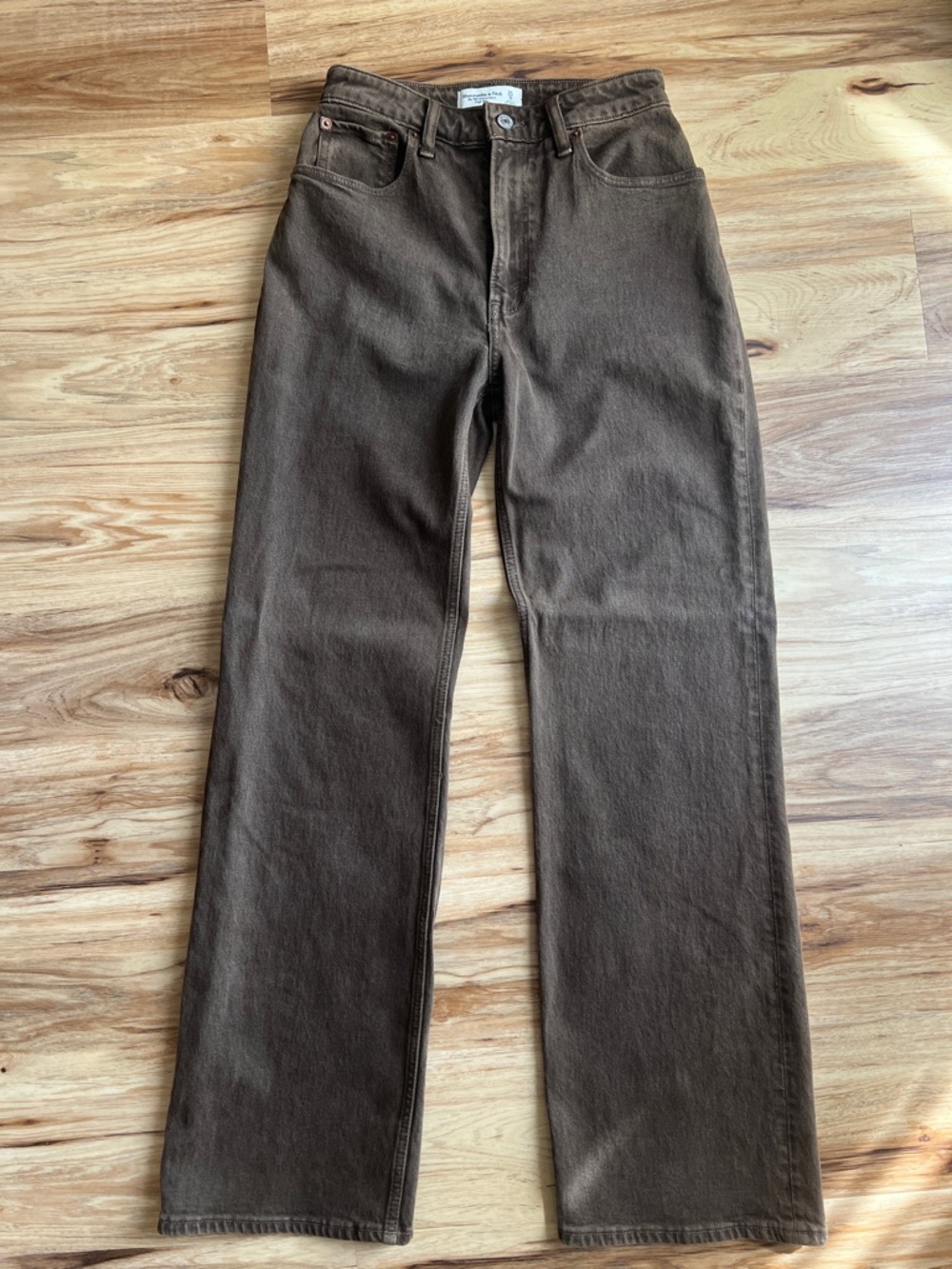 BRAND NEW ABERCROMBIE High Rise 90s Relaxed Straight-Leg Brown Denim